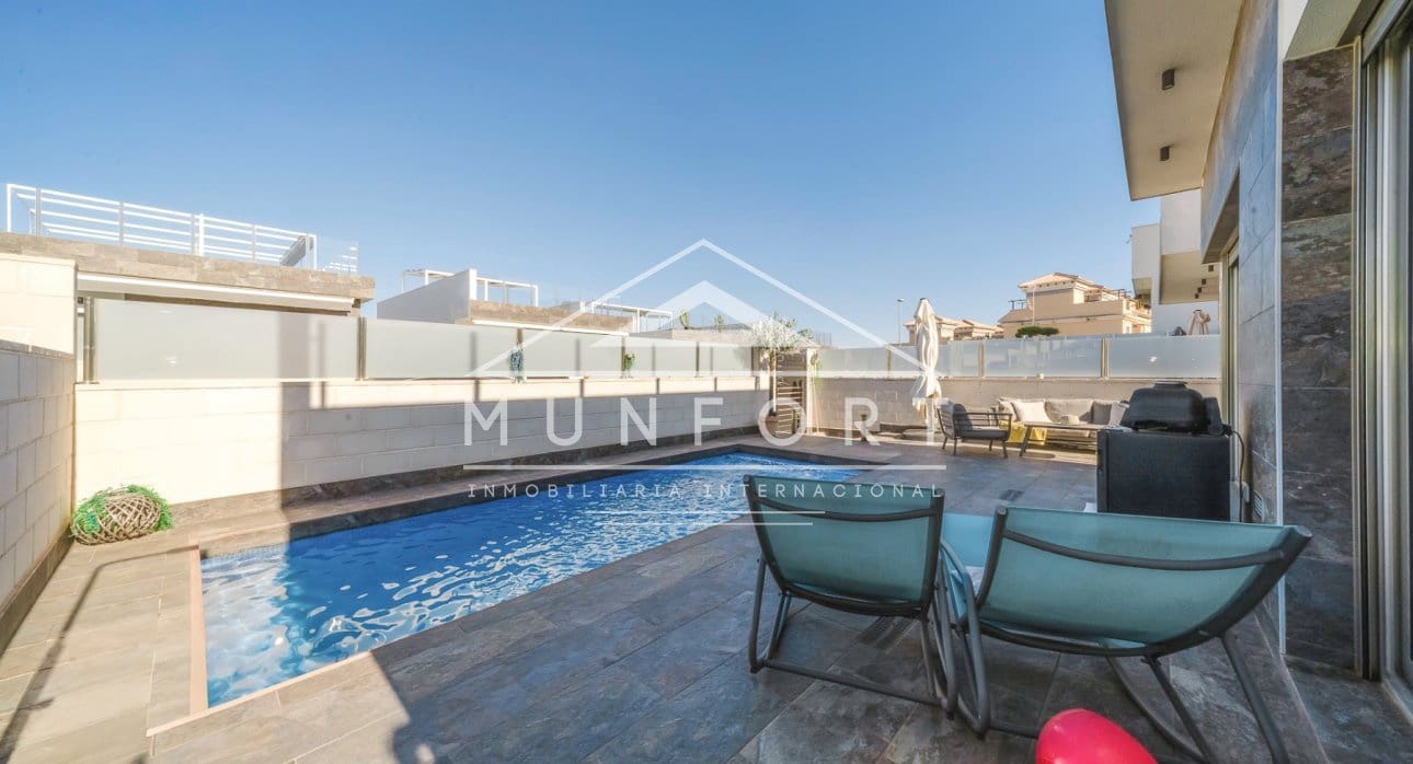 3 slaapkamer Villa te koop in Orihuela Costa met zwembad - € 369.900 (Ref: 9451647)