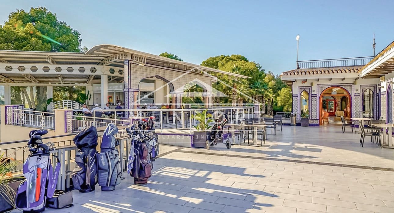 3 slaapkamer Villa te koop in Orihuela Costa met zwembad - € 369.900 (Ref: 9451647)