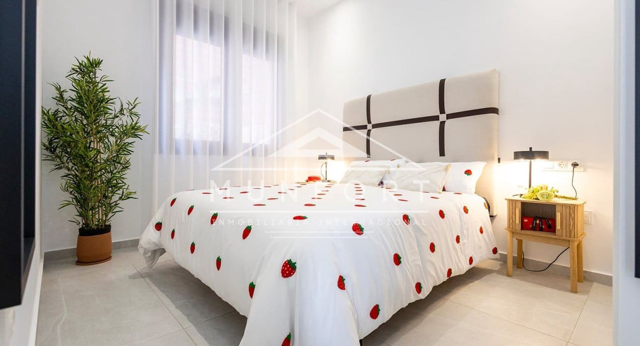 2 slaapkamer Huis te koop in Orihuela met zwembad - € 351.000 (Ref: 9465980)