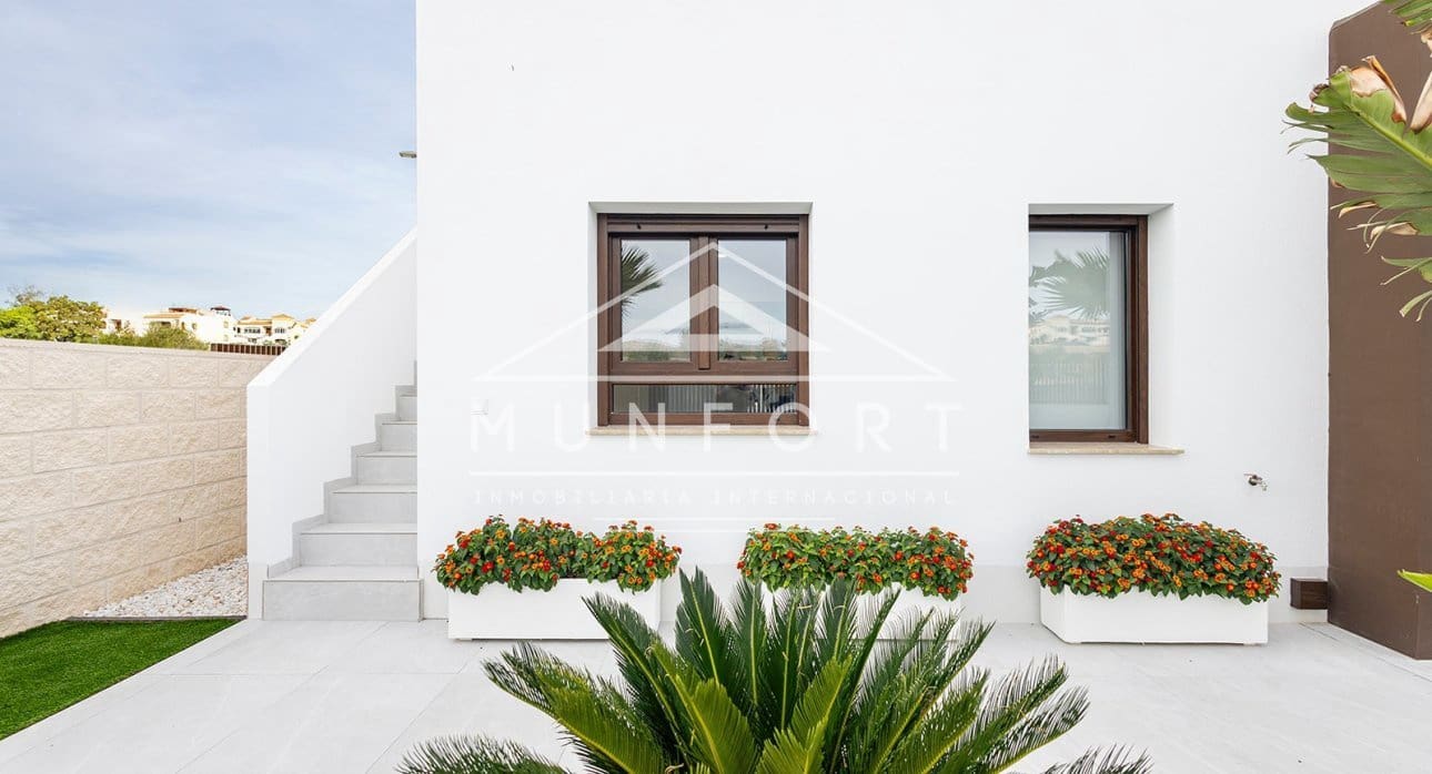 2 slaapkamer Huis te koop in Orihuela met zwembad - € 351.000 (Ref: 9465980)