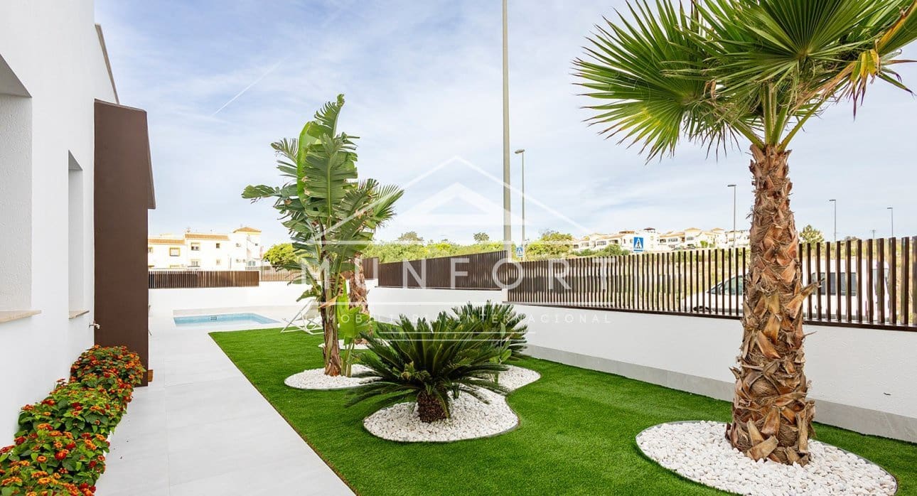 2 slaapkamer Huis te koop in Orihuela met zwembad - € 351.000 (Ref: 9465980)