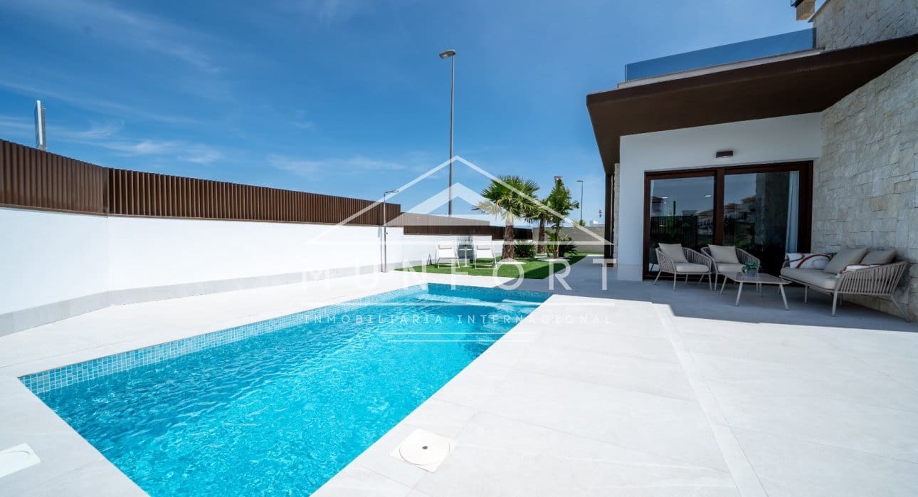 2 chambre Maison de Ville à vendre à Orihuela avec piscine - 351 000 € (Ref: 9465980)