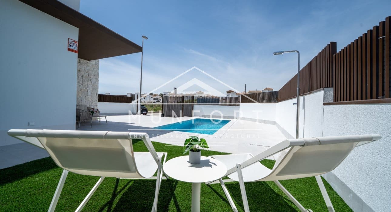 2 chambre Maison de Ville à vendre à Orihuela avec piscine - 351 000 € (Ref: 9465980)