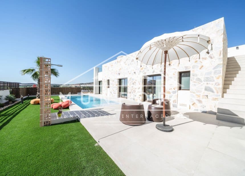 3 bedroom Villa for sale in Algorfa with pool garage - € 589,900 (Ref: 9467638)