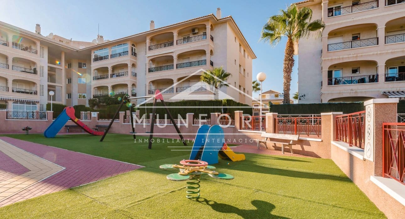 3 sypialnia Penthouse na sprzedaż w La Zenia z basenem - 349 000 € (Ref: 9471512)
