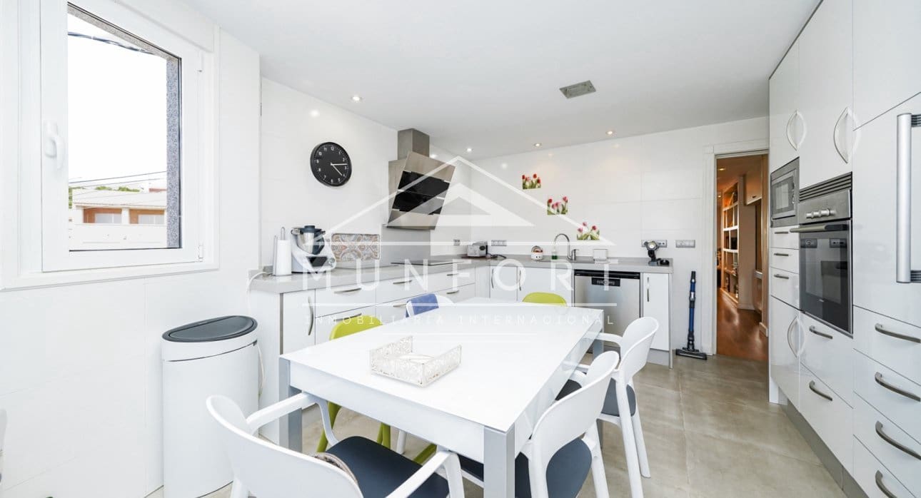 3 bedroom Apartment for sale in San Javier with pool - € 299,000 (Ref: 9473164)