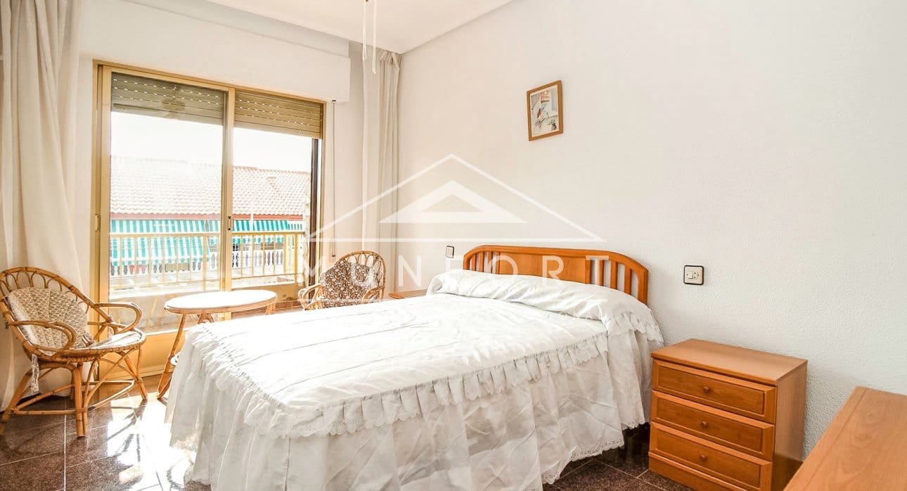 Casa de 5 habitaciones en Torre de la Horadada en venta - 360.000 € (Ref: 9473223)