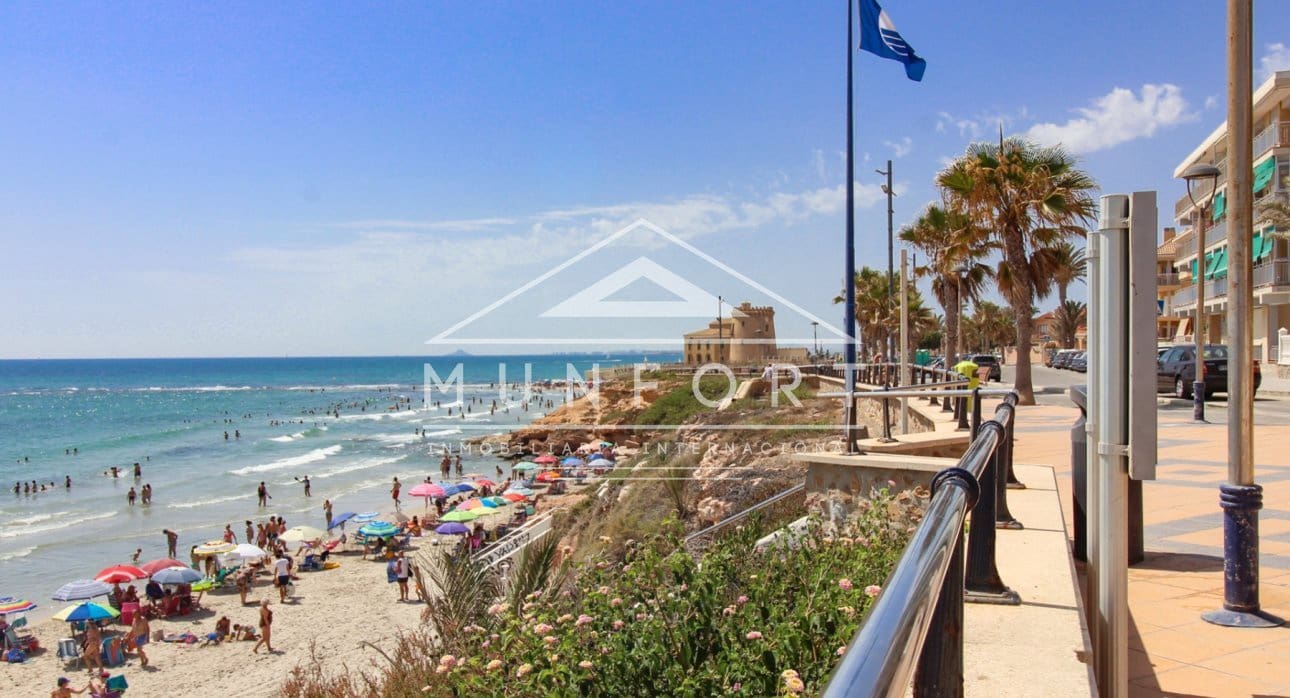 Casa de 5 habitaciones en Torre de la Horadada en venta - 360.000 € (Ref: 9473223)