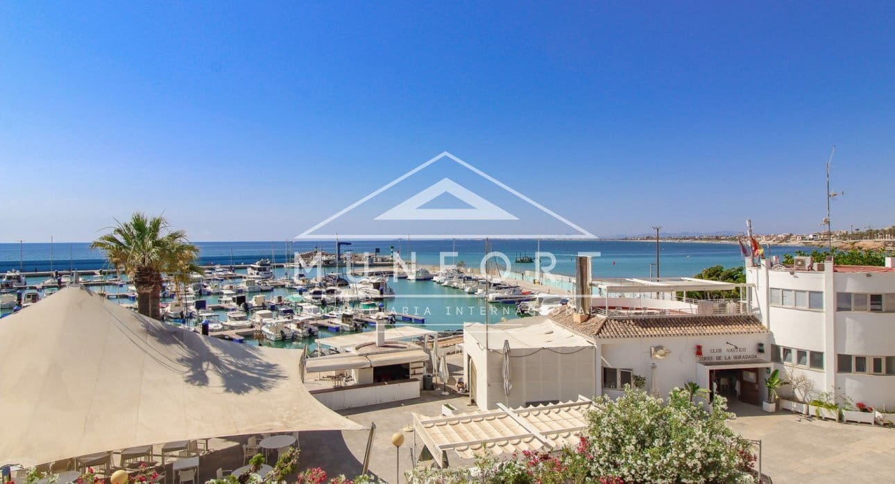 Casa de 5 habitaciones en Torre de la Horadada en venta - 360.000 € (Ref: 9473223)