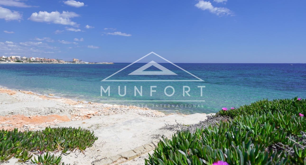 Casa de 5 habitaciones en Torre de la Horadada en venta - 360.000 € (Ref: 9473223)