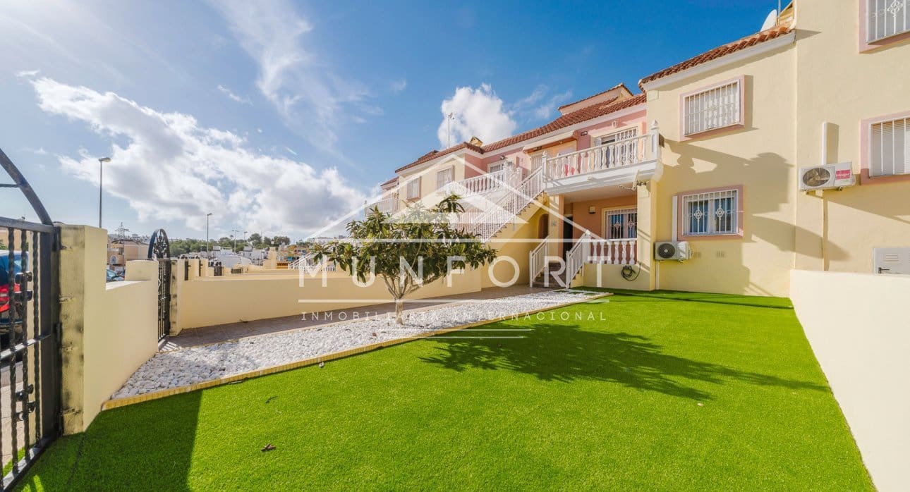 2 bedroom Bungalow for sale in Villamartin with pool - € 195,000 (Ref: 9480707)