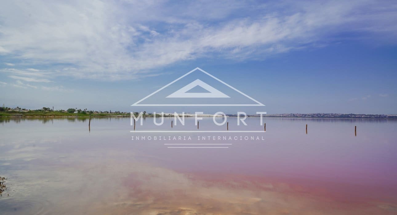 2 makuuhuone Huoneisto myytävänä paikassa Torrevieja mukana uima-altaan - 280 000 € (Ref: 9481544)