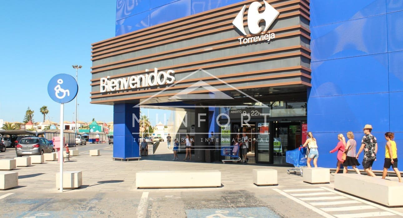 2 makuuhuone Huoneisto myytävänä paikassa Torrevieja mukana uima-altaan - 280 000 € (Ref: 9481544)