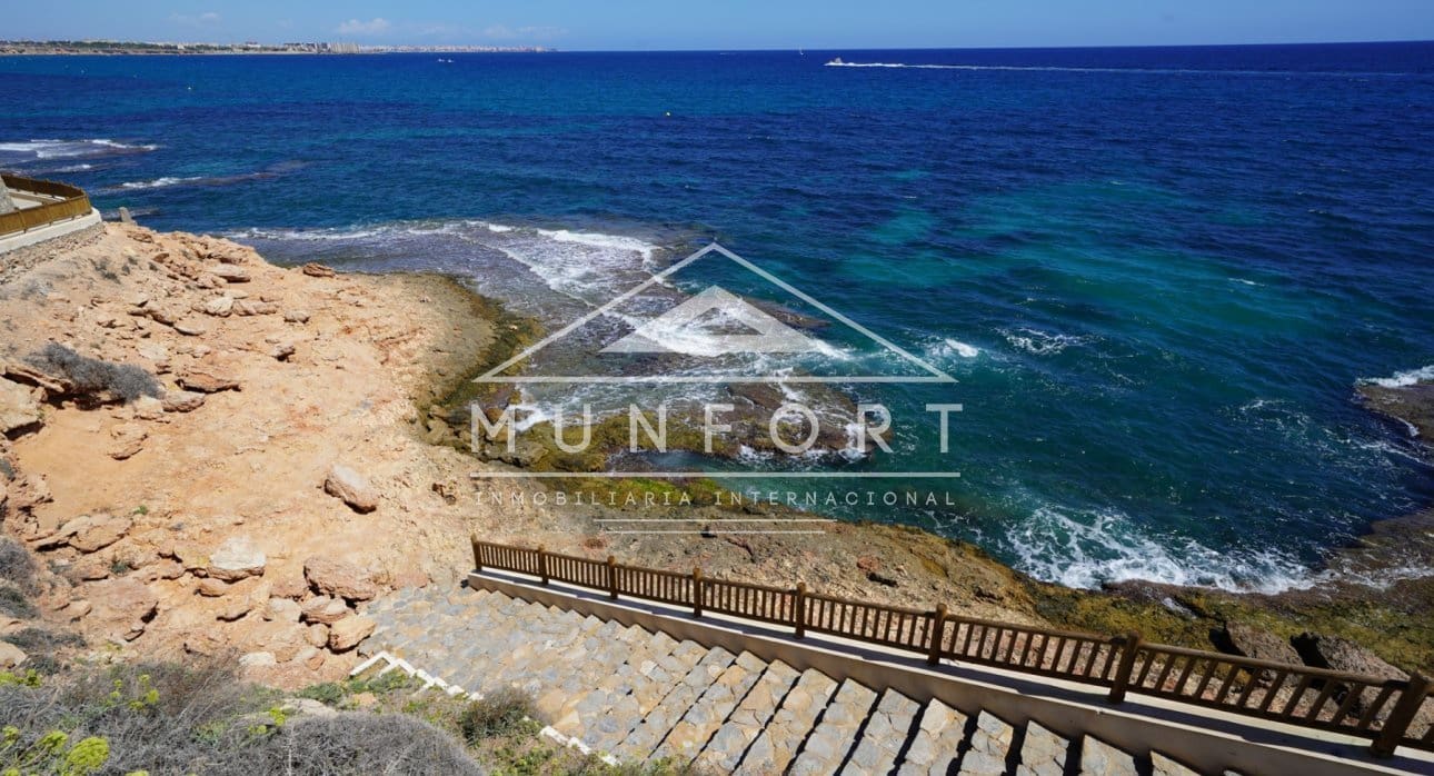 4 bedroom Villa for sale in Cabo Roig with pool - € 1,575,000 (Ref: 9484961)