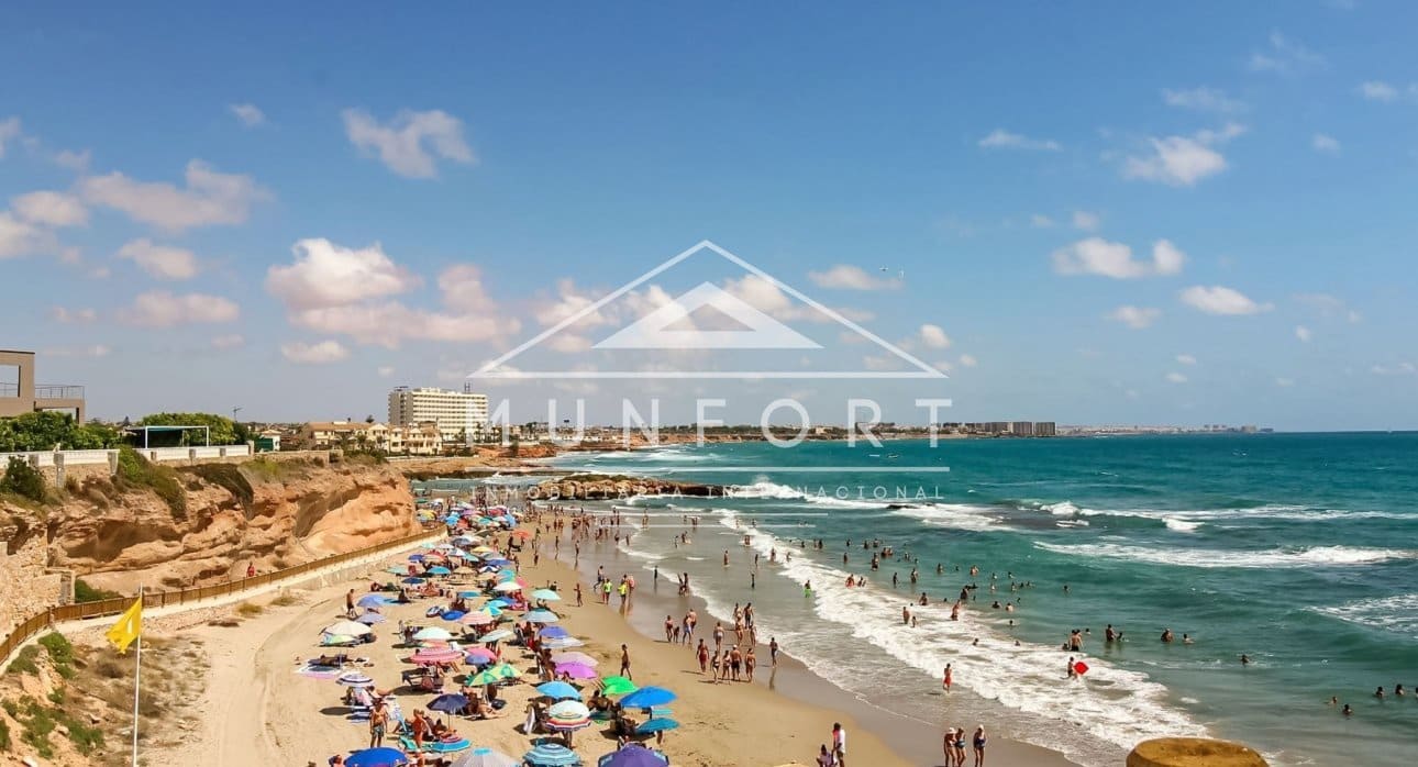 4 bedroom Villa for sale in Cabo Roig with pool - € 1,575,000 (Ref: 9484961)