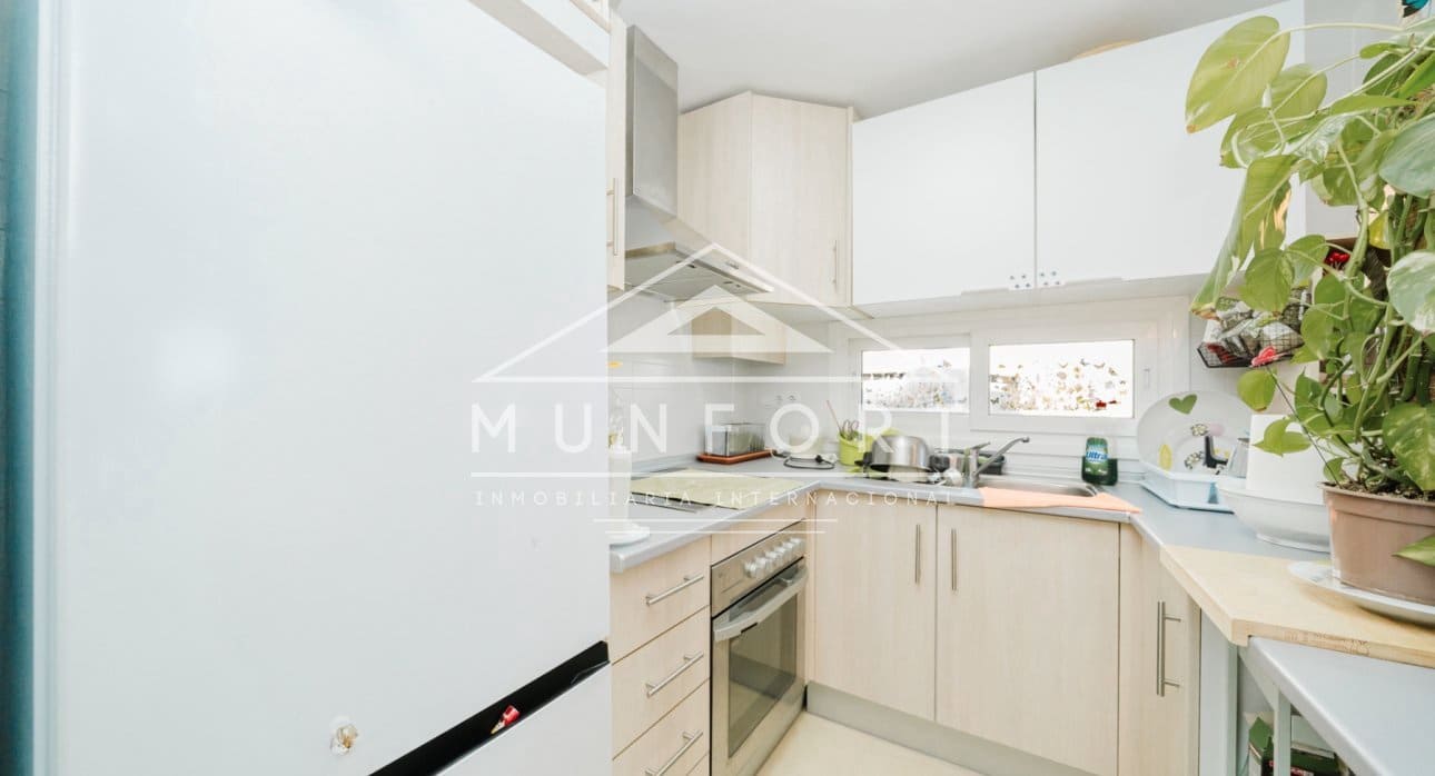 2 makuuhuone Kattohuoneisto myytävänä paikassa Roldan mukana uima-altaan - 130 000 € (Ref: 9495577)