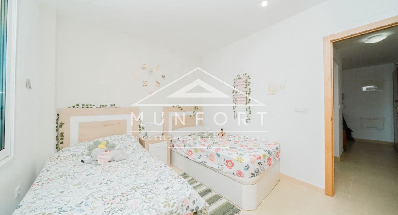 2 makuuhuone Kattohuoneisto myytävänä paikassa Roldan mukana uima-altaan - 130 000 € (Ref: 9495577)