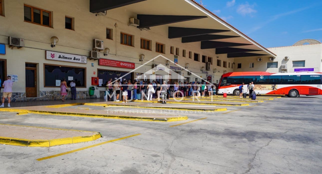 2 soveværelse Erhverv til salg i Torrevieja med swimmingpool - € 149.000 (Ref: 9503122)