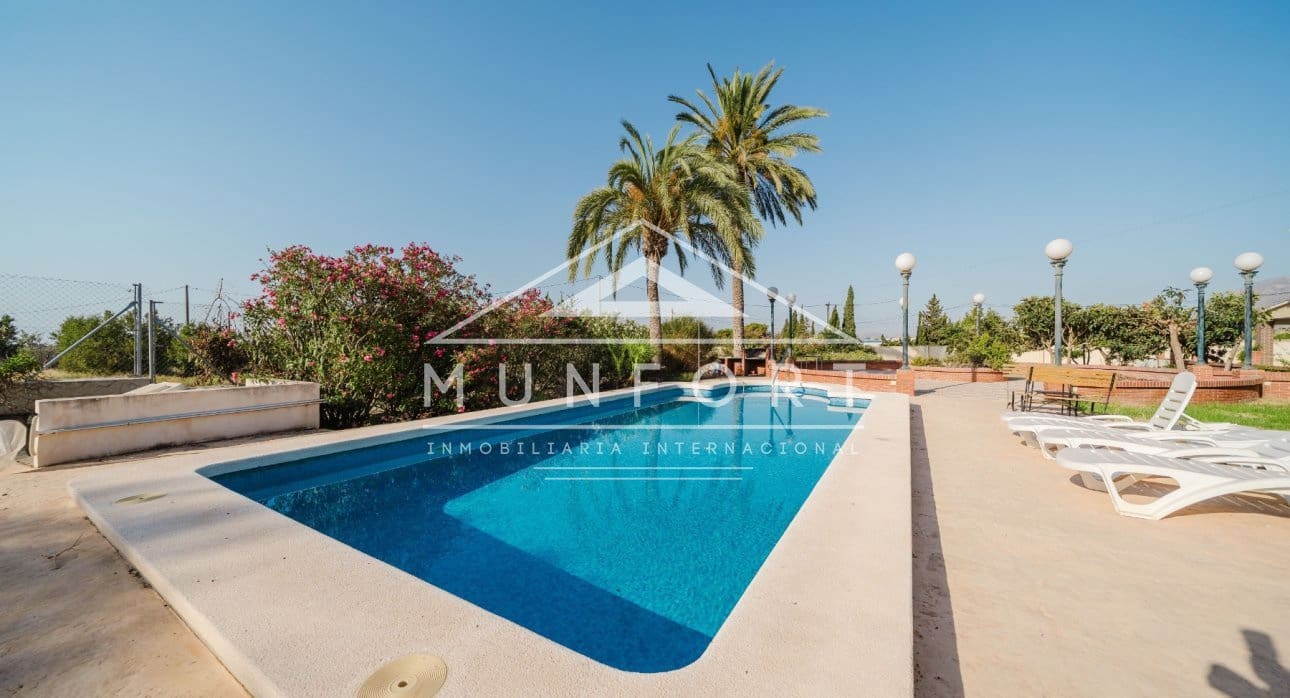 Commercial for sale in Alicante / Alacant city - € 2,600,000 (Ref: 9510153)