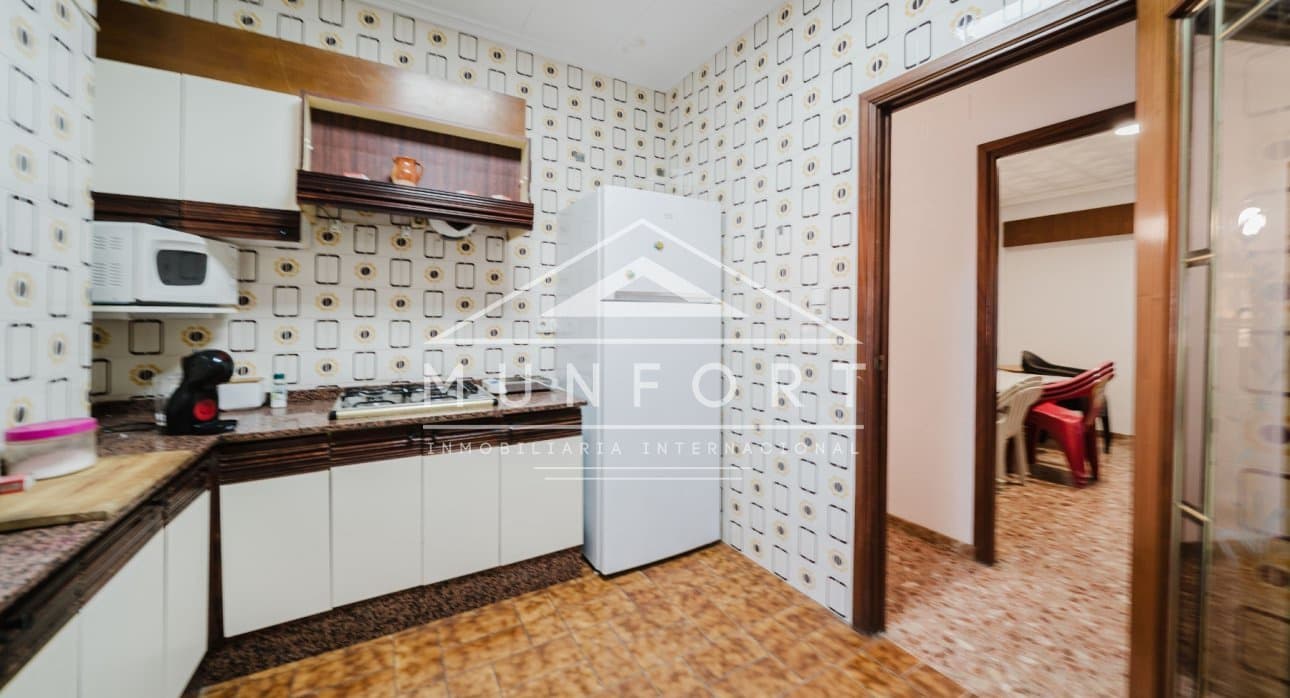 Commercial for sale in Alicante / Alacant city - € 2,600,000 (Ref: 9510153)