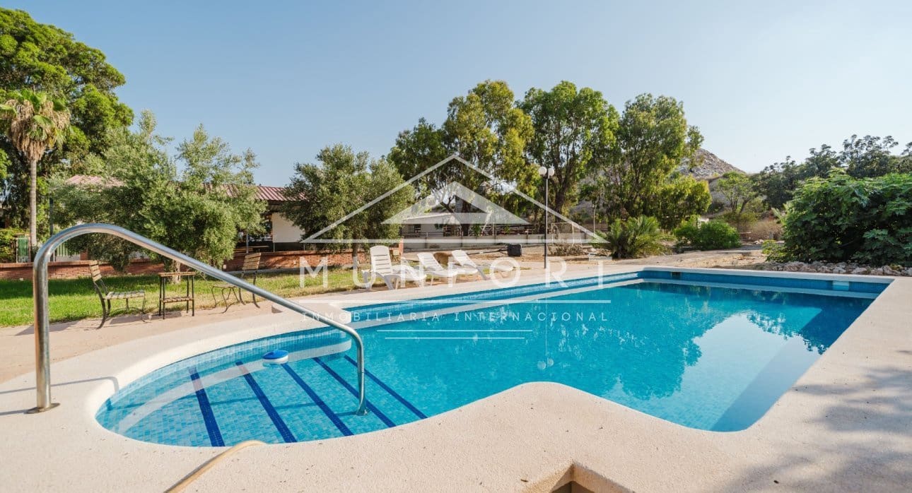 Commercial for sale in Alicante / Alacant city - € 2,600,000 (Ref: 9510153)