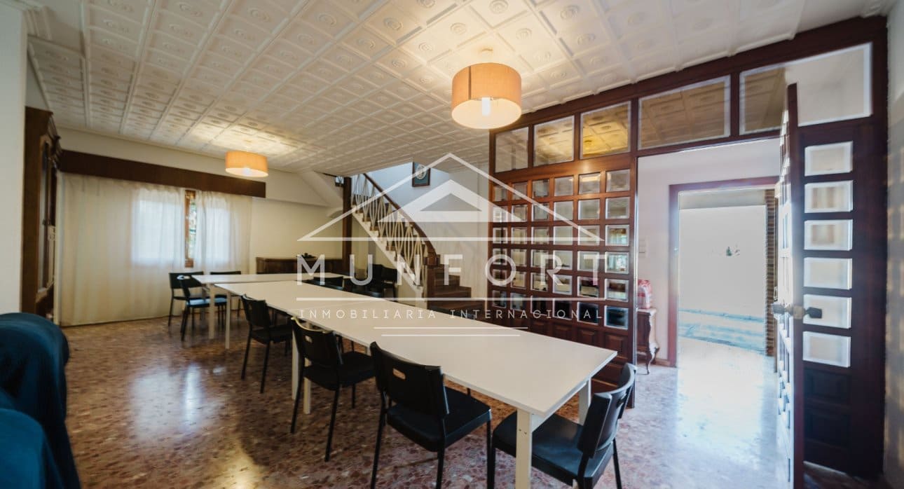 Commercial for sale in Alicante / Alacant city - € 2,600,000 (Ref: 9510153)