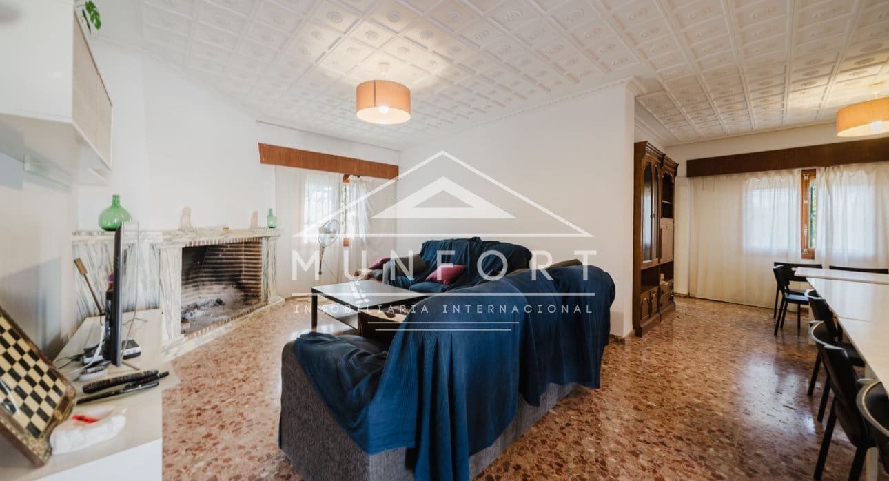 Commercial for sale in Alicante / Alacant city - € 2,600,000 (Ref: 9510153)