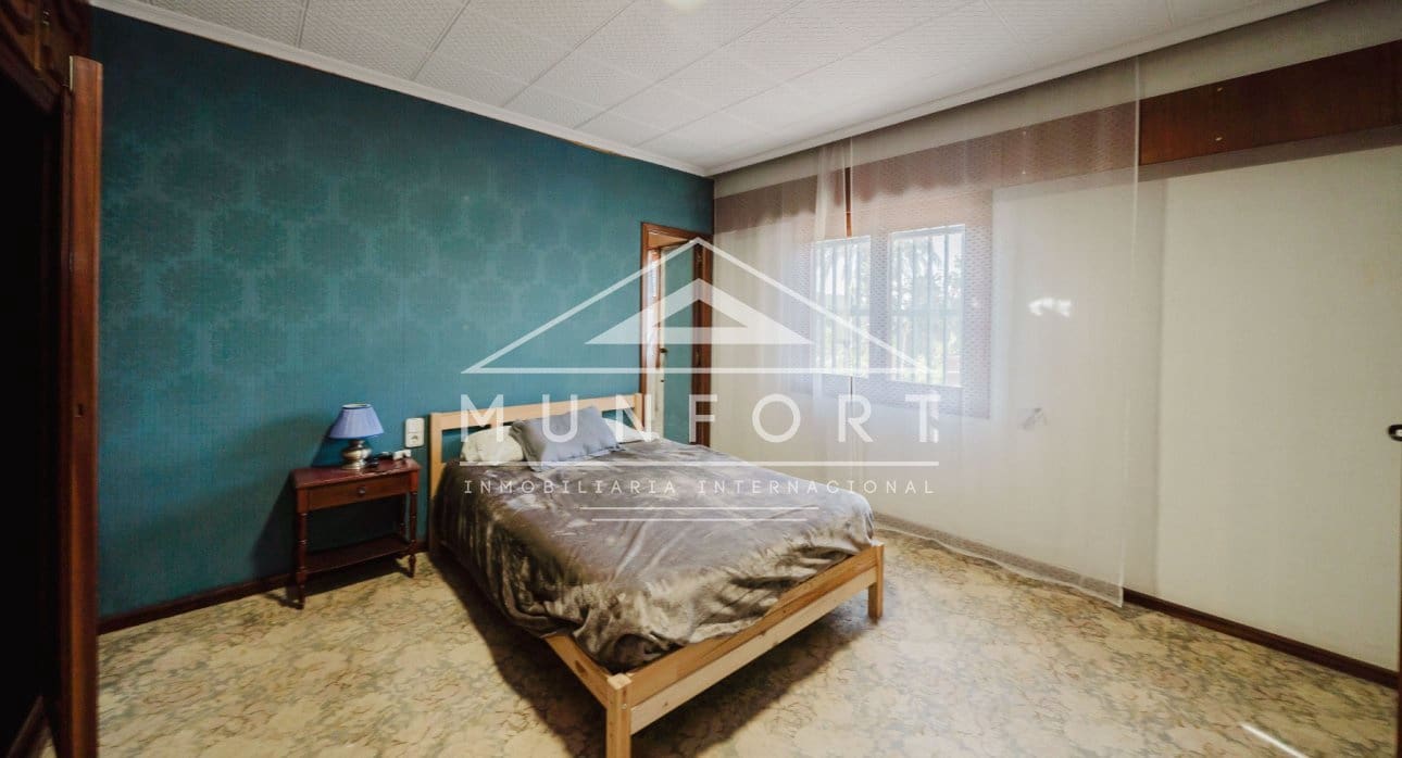 Commercial for sale in Alicante / Alacant city - € 2,600,000 (Ref: 9510153)