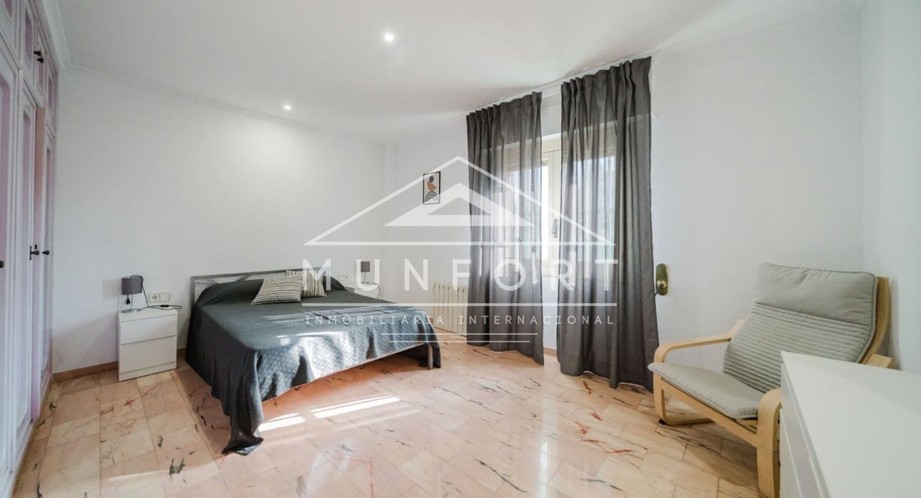 Commercial for sale in Alicante / Alacant city - € 2,600,000 (Ref: 9510153)