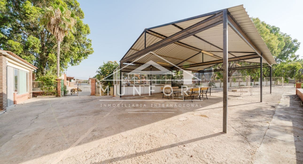 Commercial for sale in Alicante / Alacant city - € 2,600,000 (Ref: 9510153)