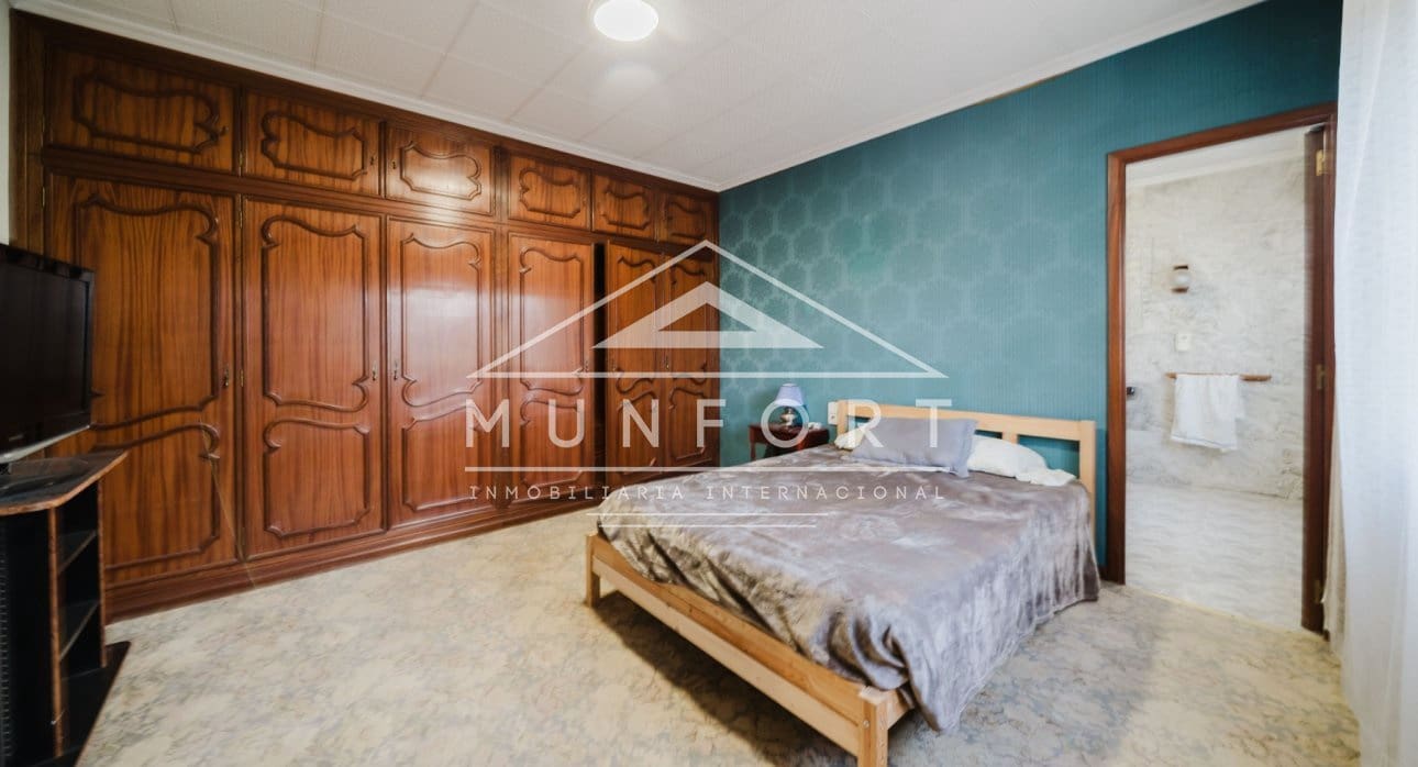 Commercial for sale in Alicante / Alacant city - € 2,600,000 (Ref: 9510153)