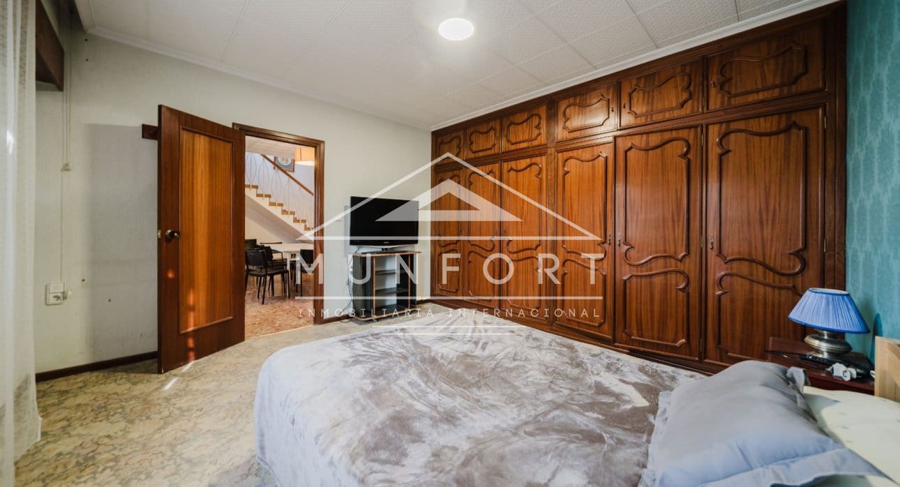 Commercial for sale in Alicante / Alacant city - € 2,600,000 (Ref: 9510153)