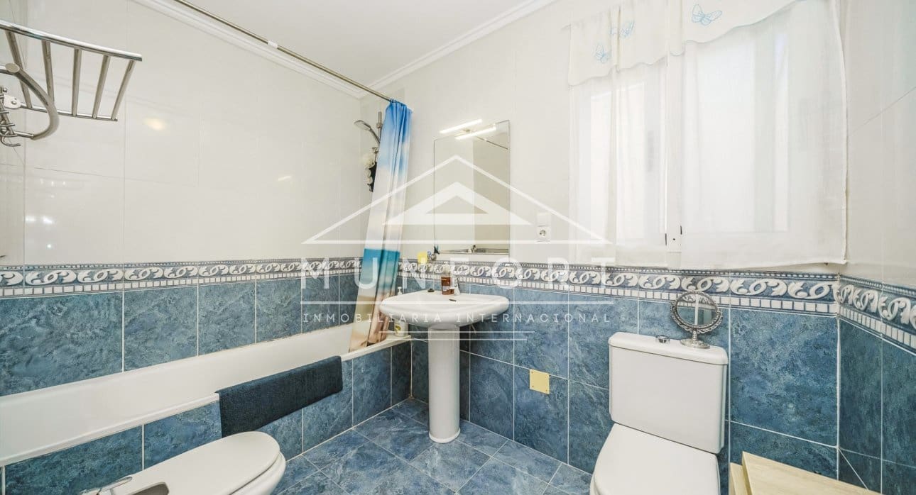 3 slaapkamer Villa te koop in Villamartin met zwembad - € 345.000 (Ref: 9516215)