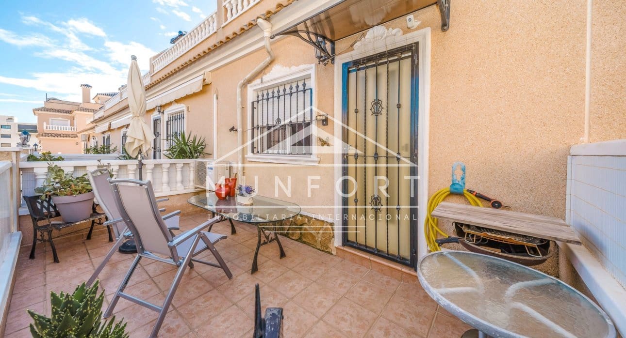 2 quarto Casa em Banda para venda em Villamartin com piscina - 215 000 € (Ref: 9516219)