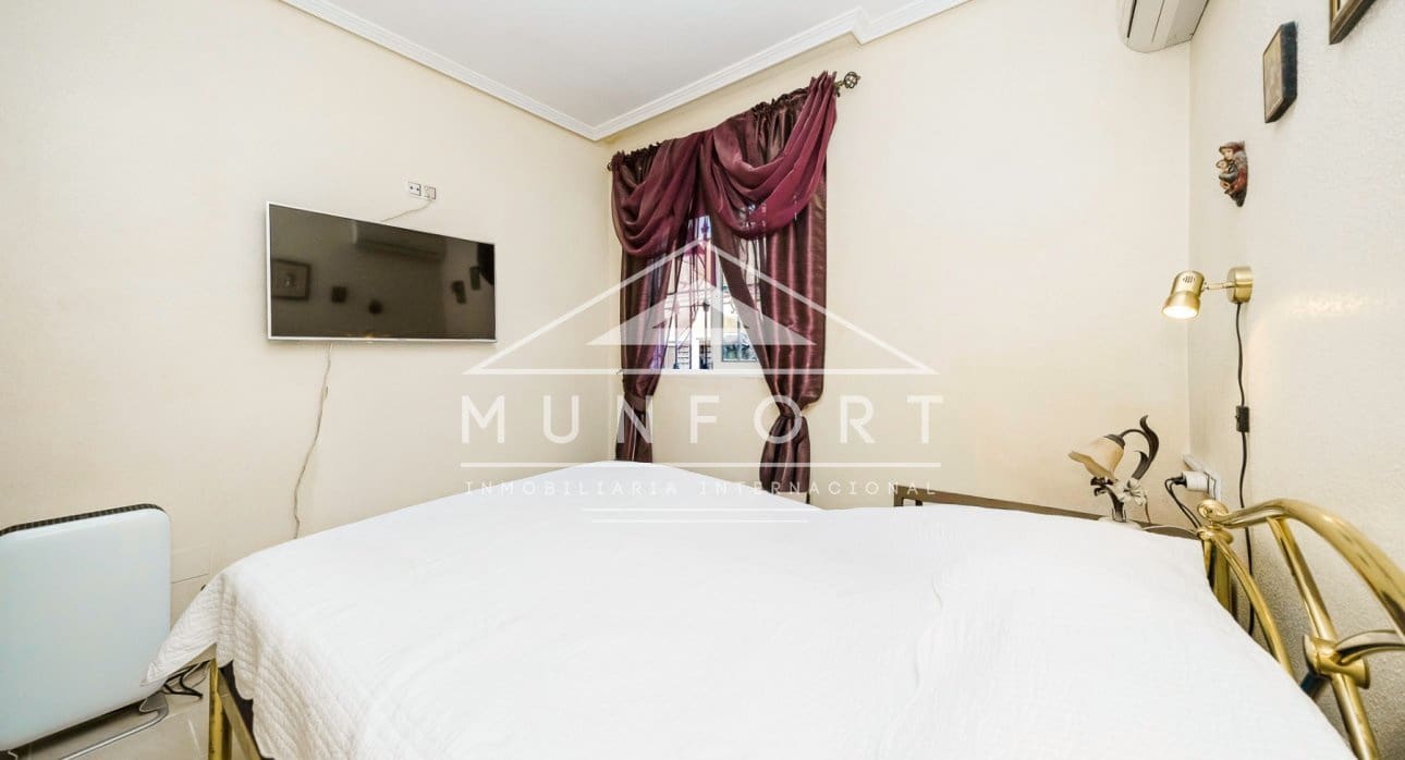 2 quarto Casa em Banda para venda em Villamartin com piscina - 215 000 € (Ref: 9516219)