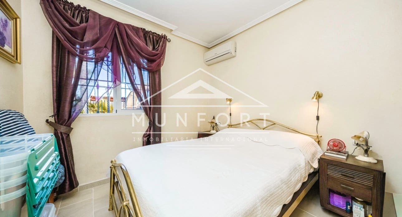 2 quarto Casa em Banda para venda em Villamartin com piscina - 215 000 € (Ref: 9516219)