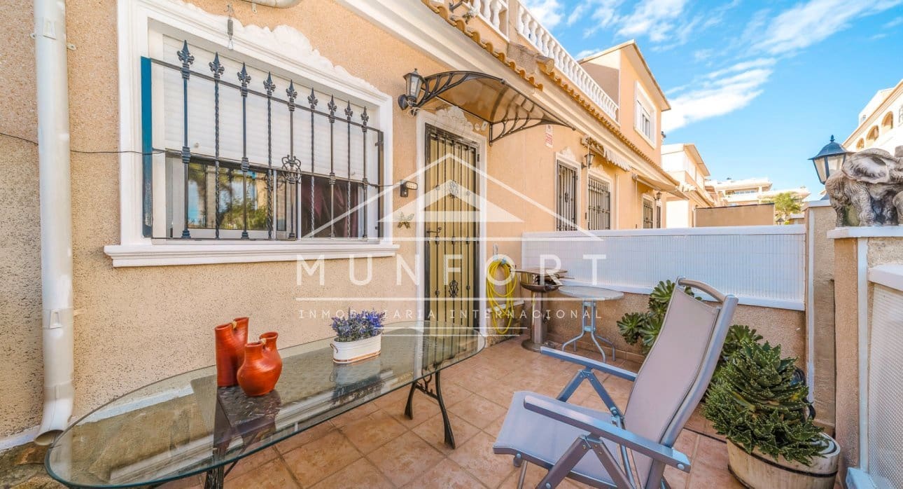 2 quarto Casa em Banda para venda em Villamartin com piscina - 215 000 € (Ref: 9516219)