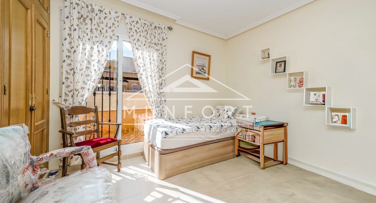 2 quarto Casa em Banda para venda em Villamartin com piscina - 215 000 € (Ref: 9516219)