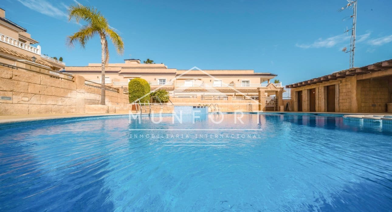 2 quarto Casa em Banda para venda em Villamartin com piscina - 215 000 € (Ref: 9516219)