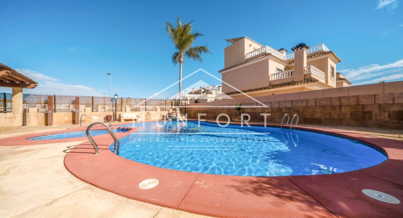 2 quarto Casa em Banda para venda em Villamartin com piscina - 215 000 € (Ref: 9516219)