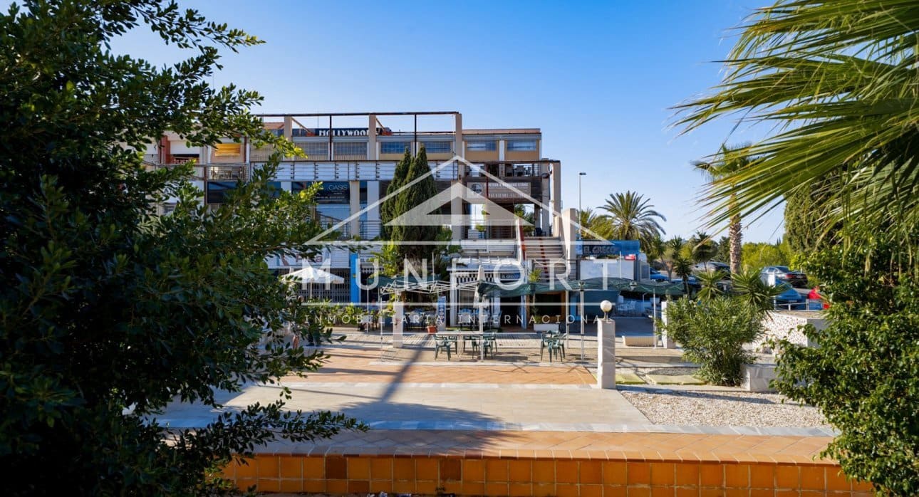 2 quarto Casa em Banda para venda em Villamartin com piscina - 215 000 € (Ref: 9516219)