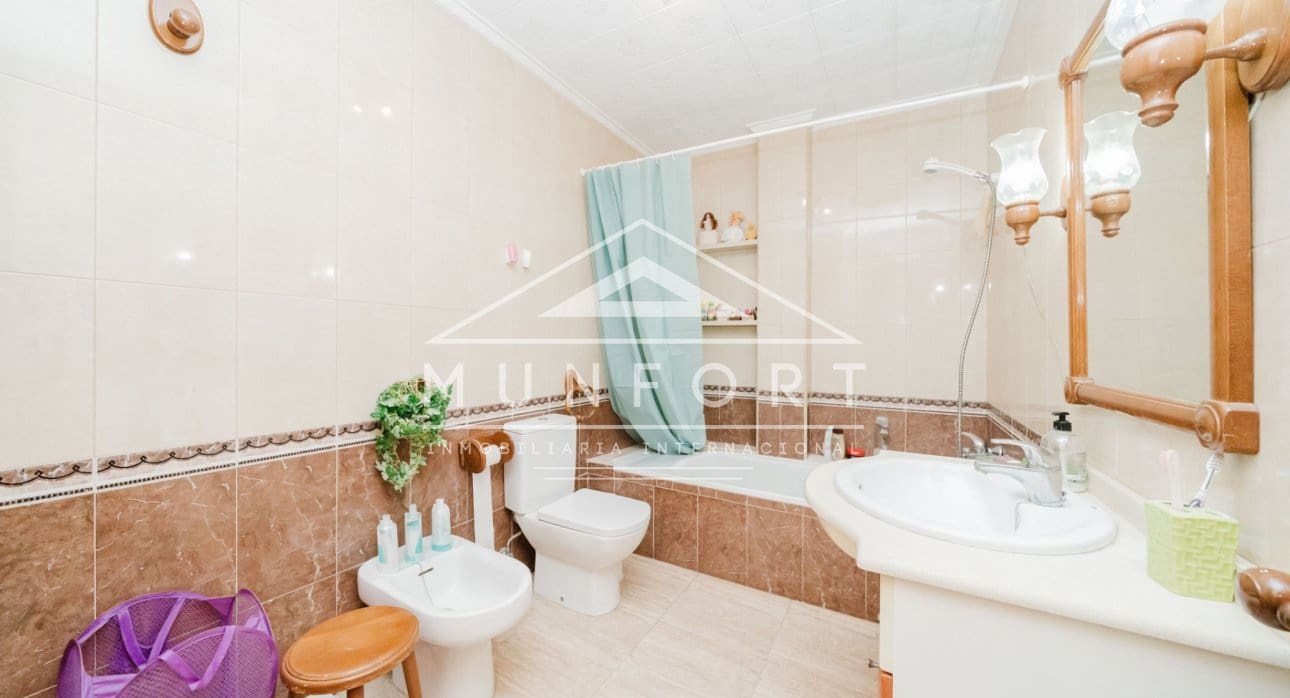 8 slaapkamer Halfvrijstaande villa te koop in Pilar de la Horadada - € 339.900 (Ref: 9518305)