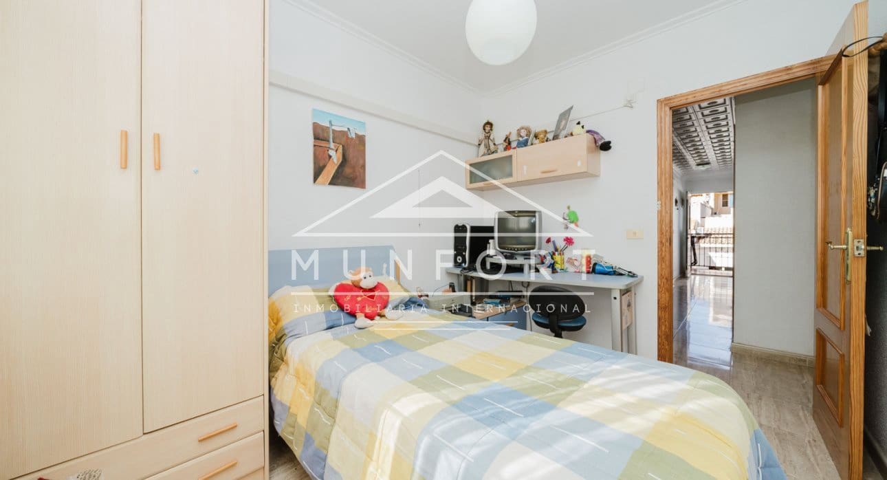 8 slaapkamer Halfvrijstaande villa te koop in Pilar de la Horadada - € 339.900 (Ref: 9518305)