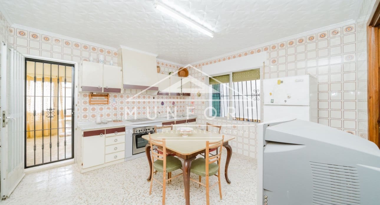 8 slaapkamer Halfvrijstaande villa te koop in Pilar de la Horadada - € 339.900 (Ref: 9518305)