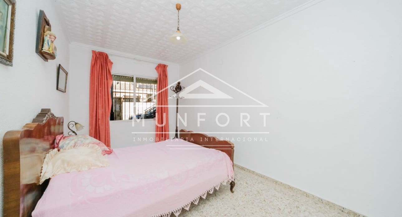 8 slaapkamer Halfvrijstaande villa te koop in Pilar de la Horadada - € 339.900 (Ref: 9518305)