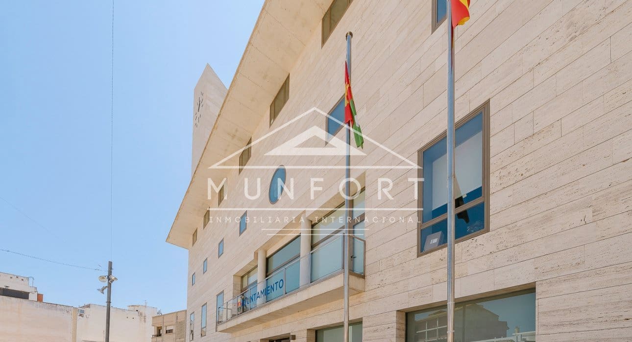 8 slaapkamer Halfvrijstaande villa te koop in Pilar de la Horadada - € 339.900 (Ref: 9518305)