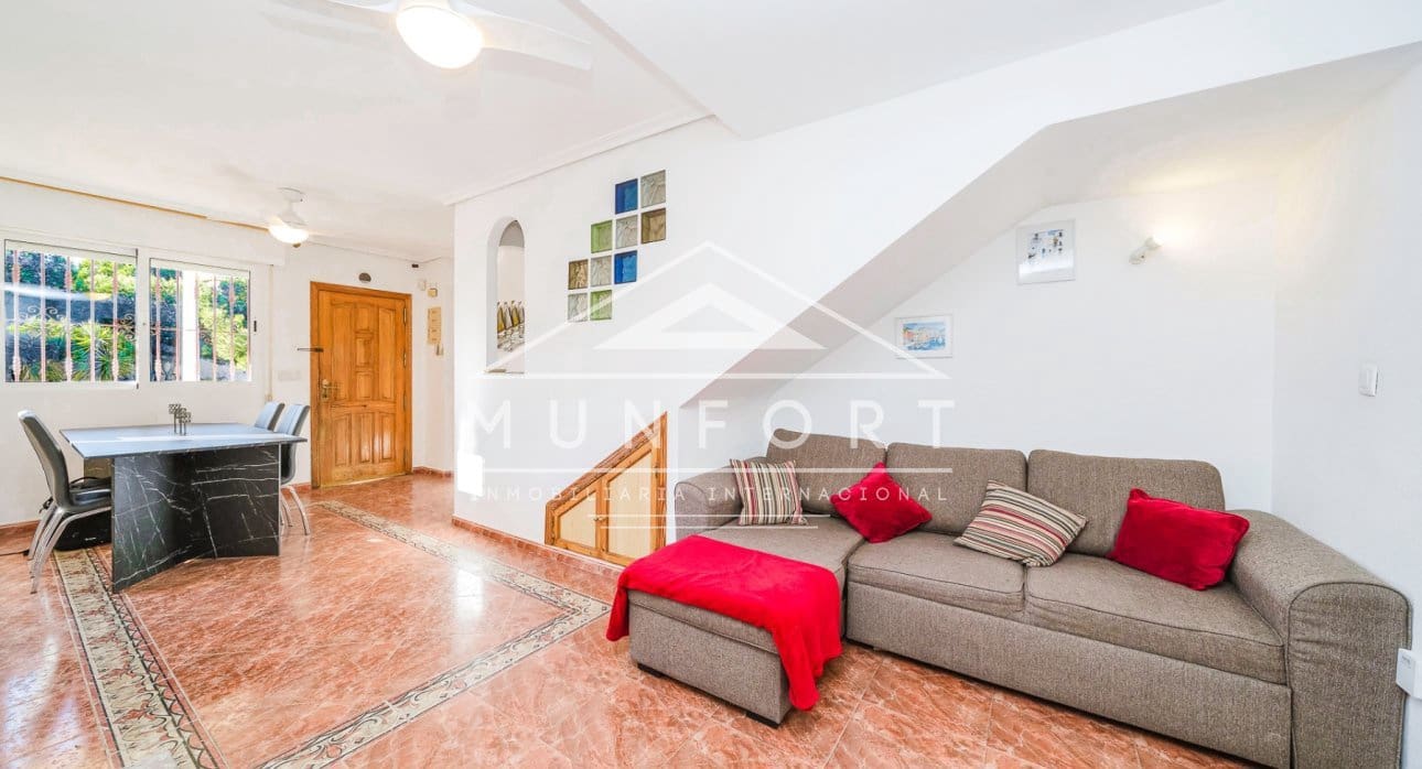 Casa de 3 habitaciones en La Zenia en venta con piscina - 210.000 € (Ref: 9523373)