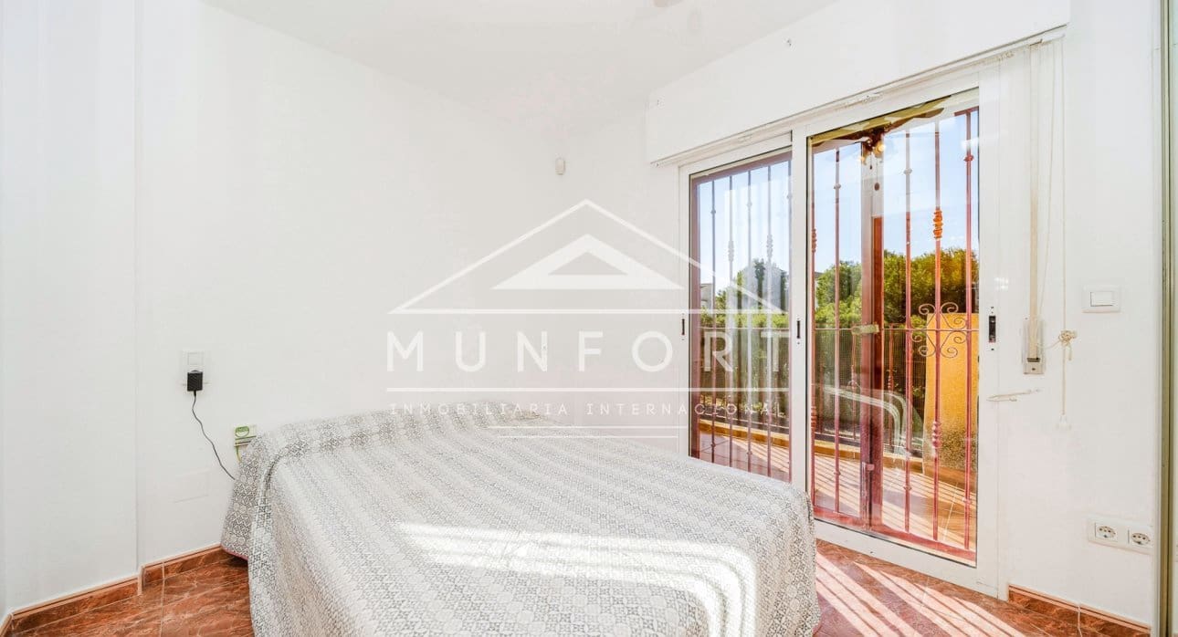 Casa de 3 habitaciones en La Zenia en venta con piscina - 210.000 € (Ref: 9523373)