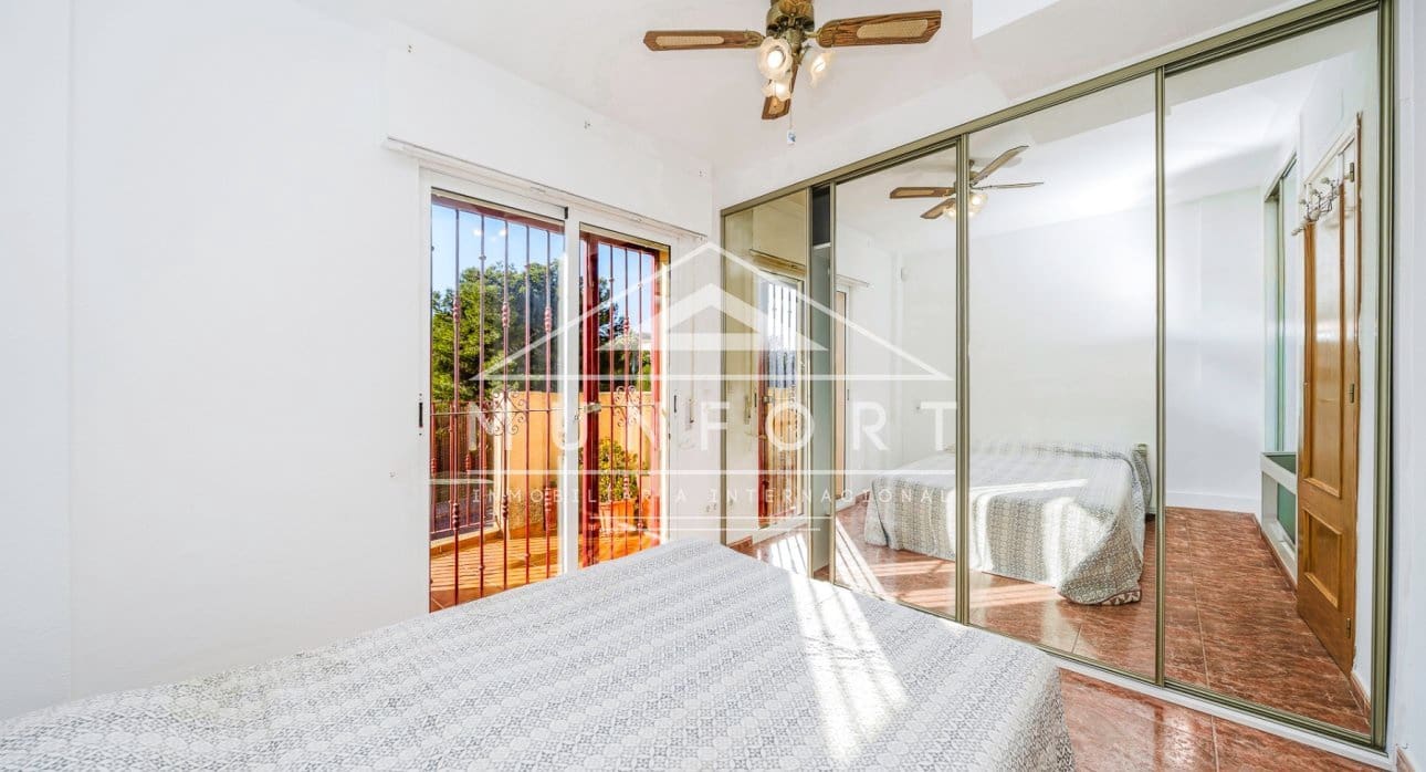 Casa de 3 habitaciones en La Zenia en venta con piscina - 210.000 € (Ref: 9523373)