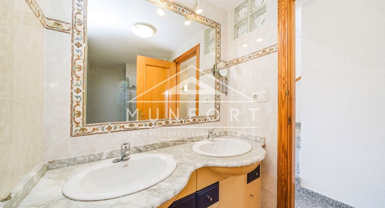 Casa de 3 habitaciones en La Zenia en venta con piscina - 210.000 € (Ref: 9523373)